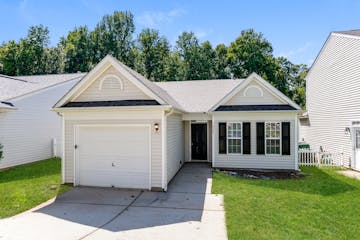 10527 HUGUE WAY CHARLOTTE, NC 28214